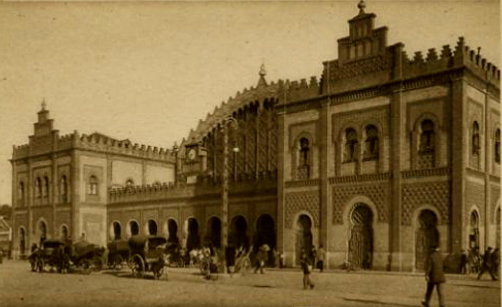 SEVILLA PERDIDA PLAZA DE ARMAS DE ESTACIÓN A CENTRO COMERCIAL