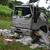 Caminhão carregado com bobinas capota na ERS 404, em Rondinha