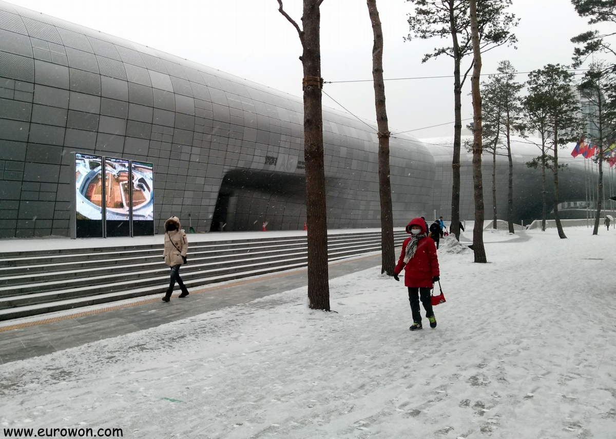 Nieve en Dongdaemun en Seúl