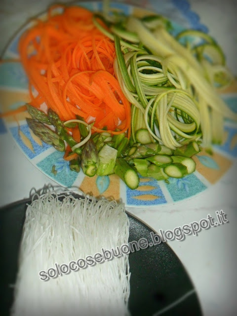 spaghetti di soia con verdure