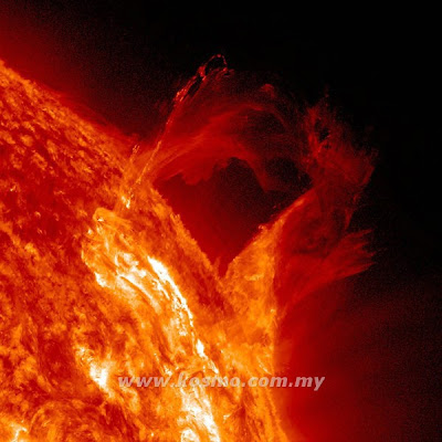 Gambar foto nyalaan api matahari dirakamkan NASA