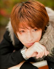 Masaki Aiba de Arashi Foto de Masaki Aiba pelirojo