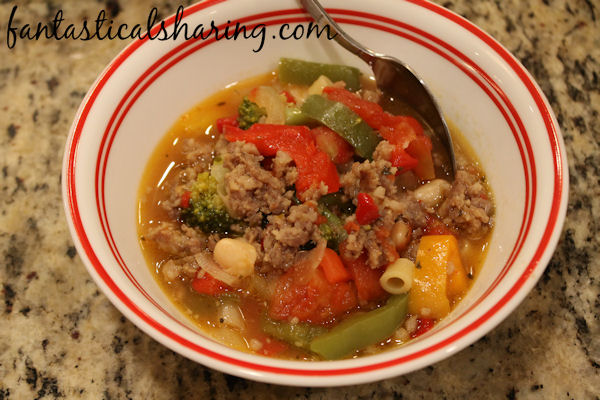 Stir Fry Soup | This soup is packed with flavor and quick to make, so it's perfect for a last minute school night meal! #recipe