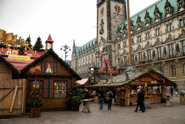 Rathausplatz - Amburgo - Mercatini di Natale - Poracci In Viaggio rathausplatz-amburgo-mercatini-di-natale-poracci-in-viaggio