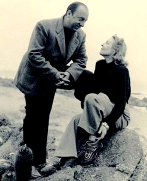 Pablo Neruda Foto de Pablo Neruda feliz junto a Matilde Urrutia