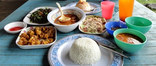 Tempat makan Selera Hujung Kampung Oya, kedai makan Oya Sarawak, hidangan masakan Oya, tempat makan murah di Oya