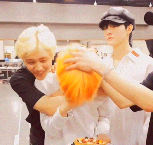 어제자 데뷔 첫 1위하고 눈물쏟는 더보이즈 | 인스티즈