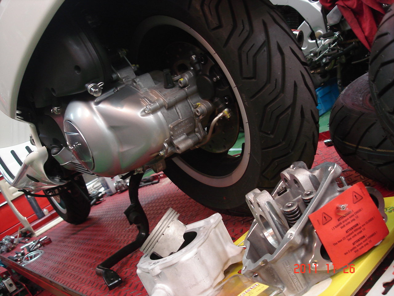 2EXTREME Variomatik Blockierwerkzeug kompatibel für Vespa GTS 300ie Super, GTS 300ie Super Sport (Quasar), GTS 250ie, PIAGGIO MP3 300ie Yourban LT ERL, MP3 250ie, MP3 300ie LT Sport