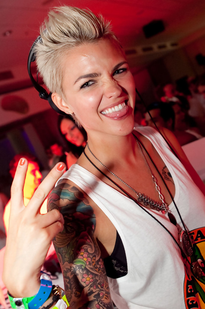 Ruby rose фото. руби роуз 2002. девушка руби. руби роуз горячие. руби роуз стрижка томбой.