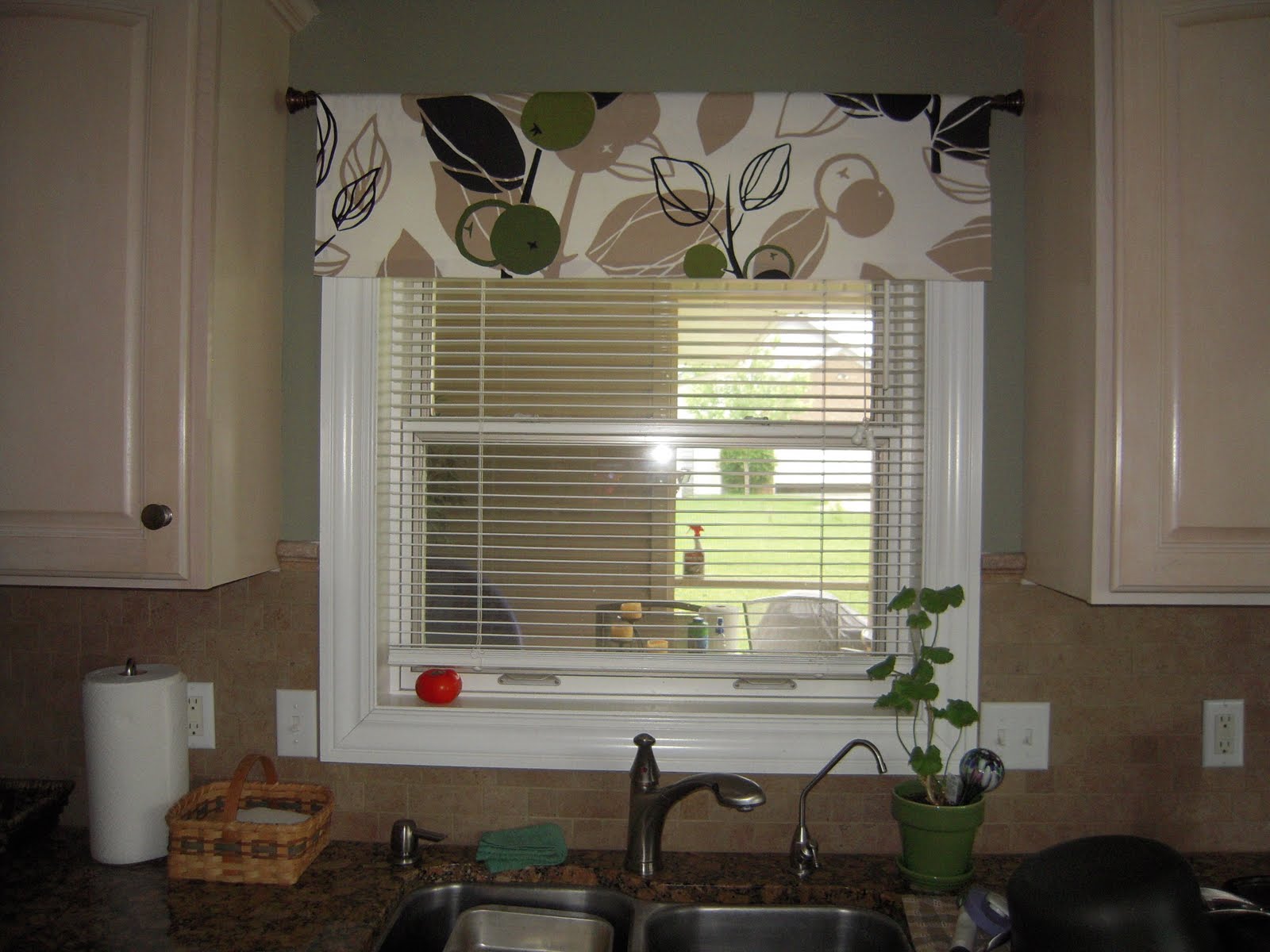 Letting Our Light Shine NoSew Kitchen Valance