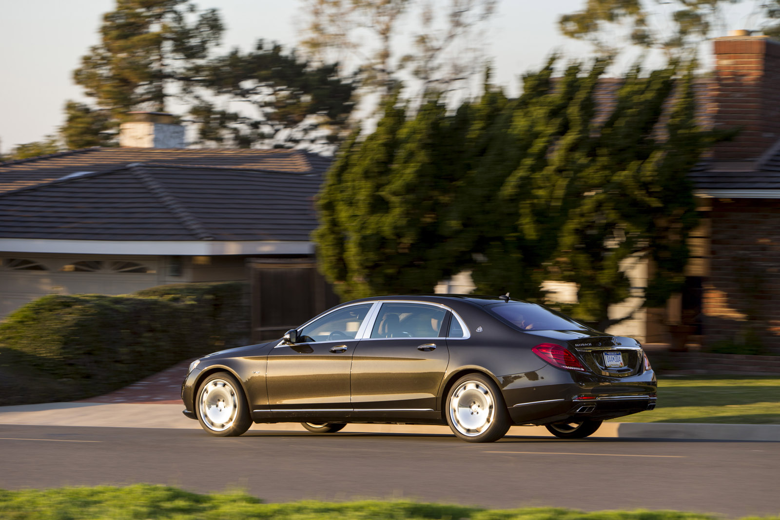 2018 Mercedes-Maybach S650 Sedan Gets AMG's Big Torquey ...