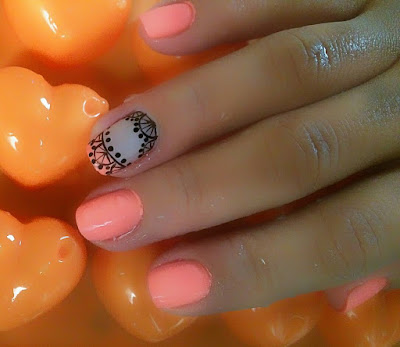 Uñas decoradas con mándalas Uñas decoradas con mándalas