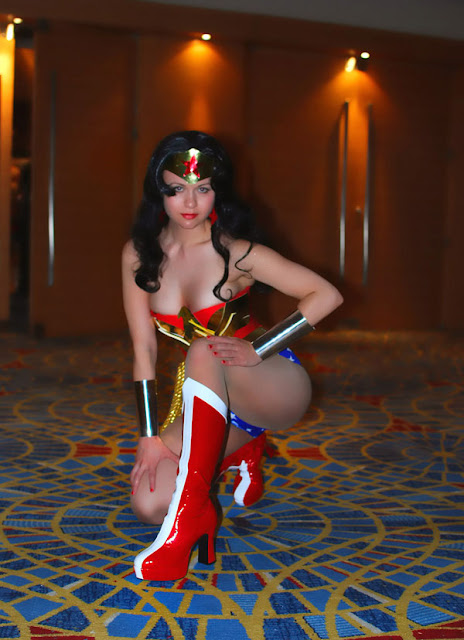 Wonder Woman Cosplay Fotos de chicas y mujeres disfrazadas de la Mujer Maravilla