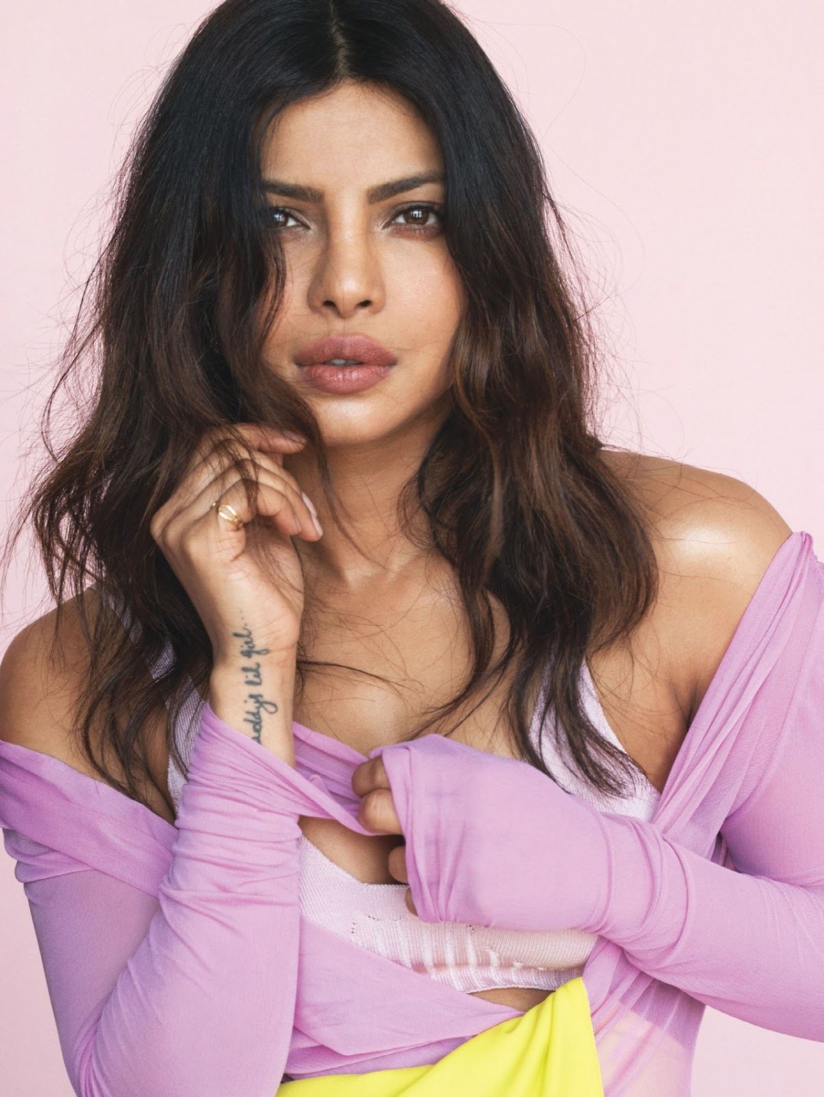 Gusa Gusa: Priyanka Chopra Hot PhotoShoot