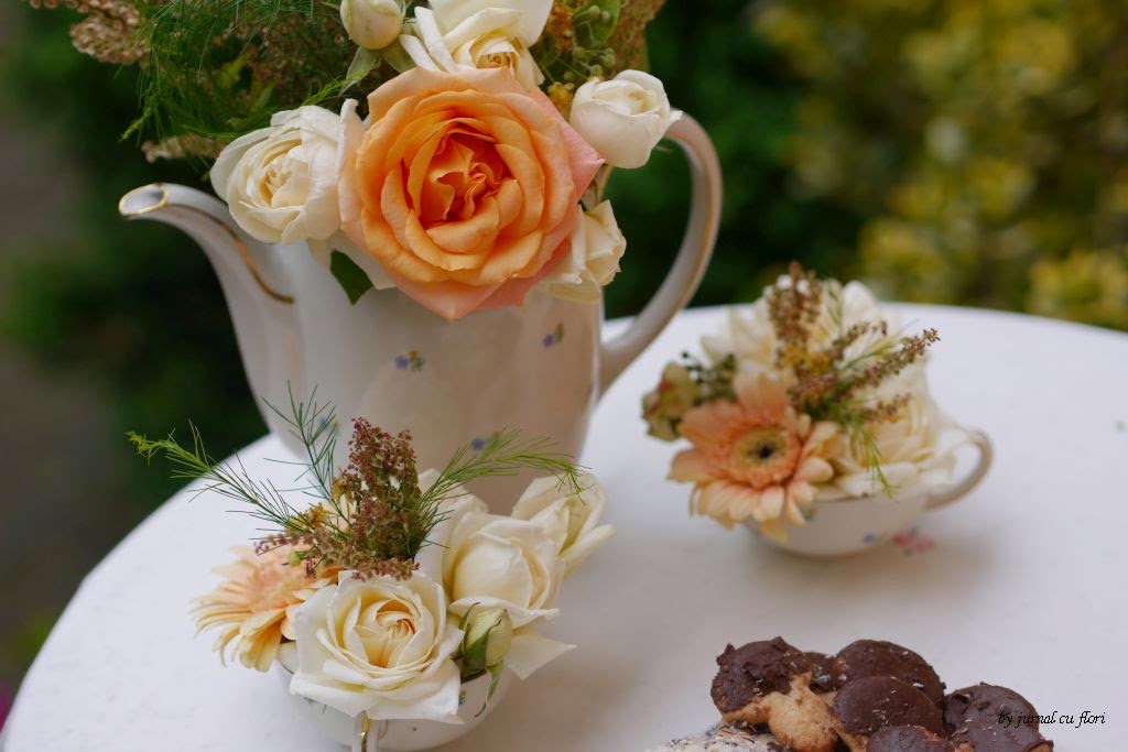 VINTAGE tea party ceainic si canute cu flori