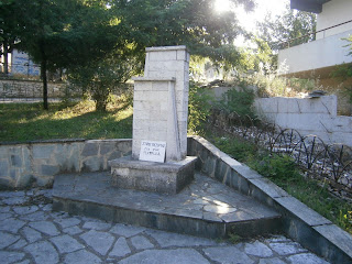 το μνημείο πεσόντων στο Σταυράκι Ιωαννίνων