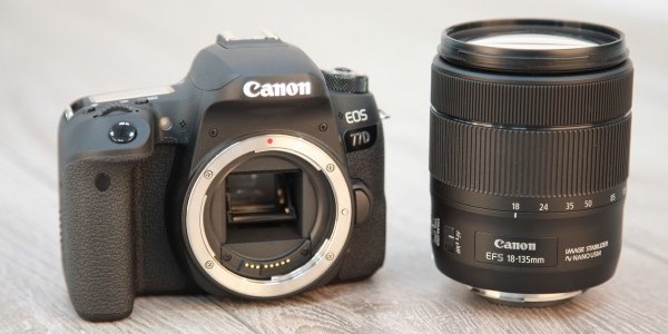 kamera canon eos 77d dengan lensa 18-135mm