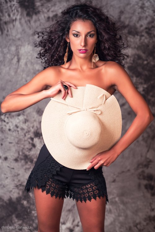 As belas modelos de cabelos encaracolados na fotografia fashion de Antonio Girlando Antonio Girlando 500px arte fotografia mulheres modelos fashion cabelos encaracolados