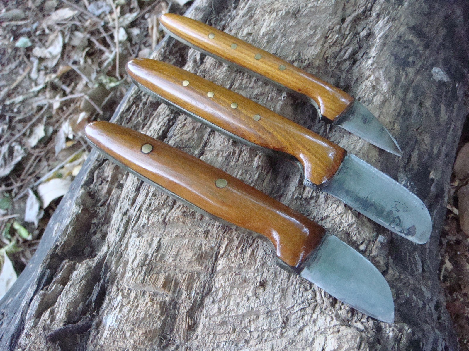 Woods Roamer Stubby Camp Knives