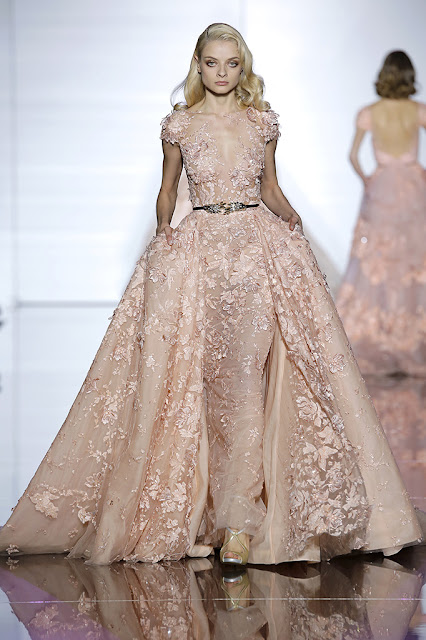 Vestido de novia de Alta Costura de Zuhair Murad color rosa cuarzo Vestido de novia de Alta Costura de Zuhair Murad color rosa cuarzo