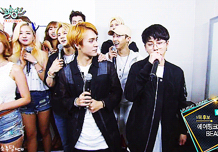 박보검과 함께 앵콜무대하는 비스트. (feat.일동 우쭈쭈) | 인스티즈