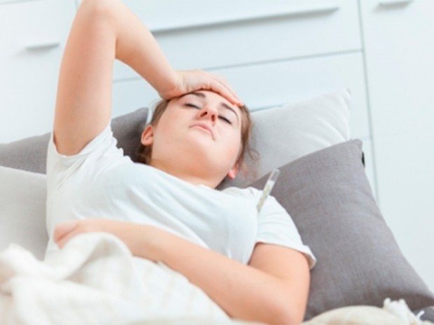 qué síntomas presenta una persona que sufre de anemia perniciosa