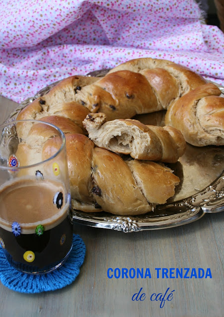 Corona Trenzada De Café Con Pepitas De Chocolate
