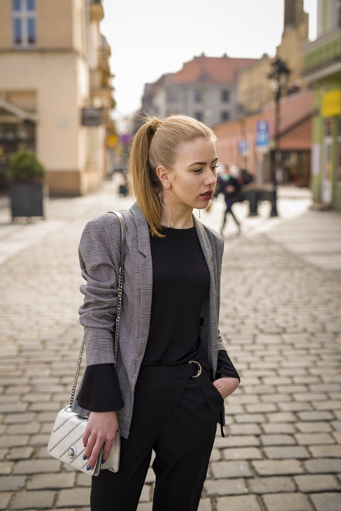 DO CZEGO PASUJE MARYNARKA W KRATĘ?