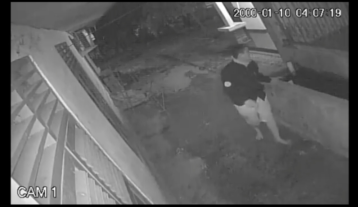 Aksi pelaku pencurian terekam CCTV.