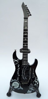 Miniature Guitar Kirk Hammet OUIJA Black