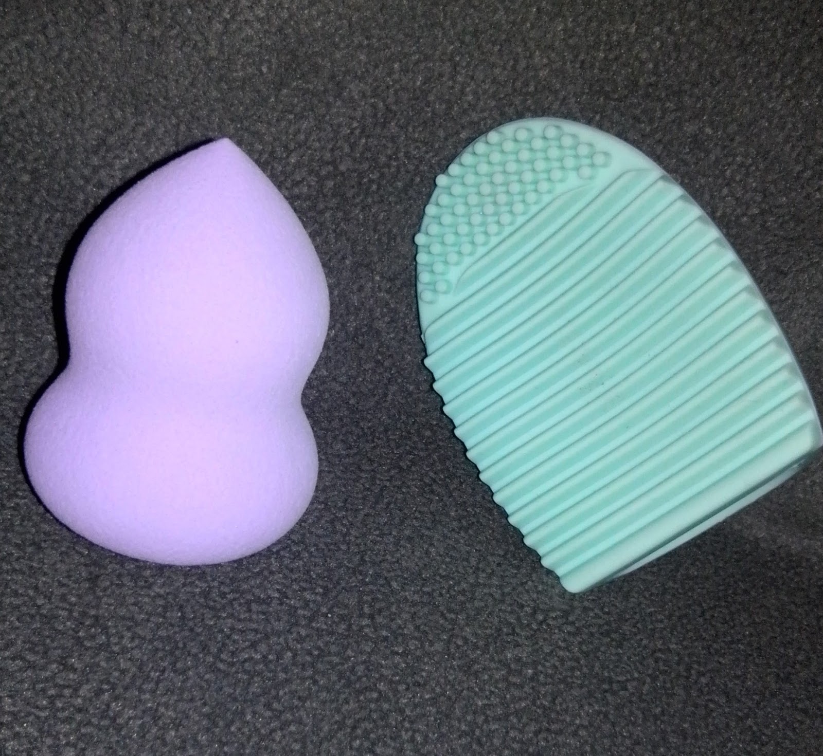 DeeA Spa & Beauty Review Blender Sponge & Egg Brush Cleaner