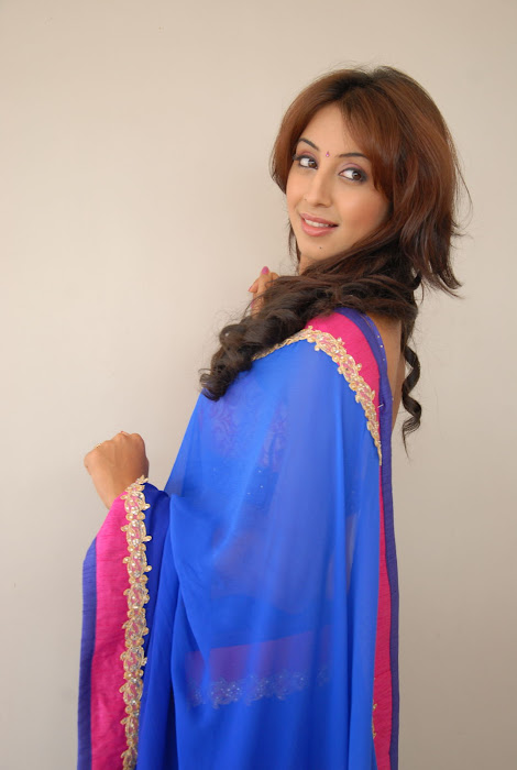 sanjana bare back in saree unseen pics