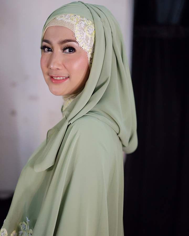 Biodata Lengkap Artis Desy Ratnasari Yang Saat Ini Banting Setir Ke