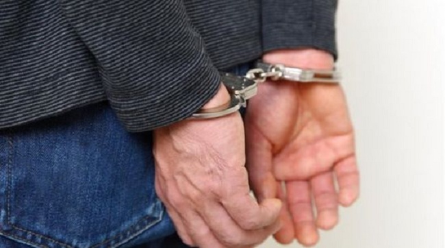 Μεθυσμένος Ρουμάνος στην Θήβα.. έδειχνε τα προσόντα του σε ανυποψίαστα κοριτσάκια Μεθυσμένος Ρουμάνος στην Θήβα.. έδειχνε τα προσόντα του σε ανυποψίαστα κοριτσάκια