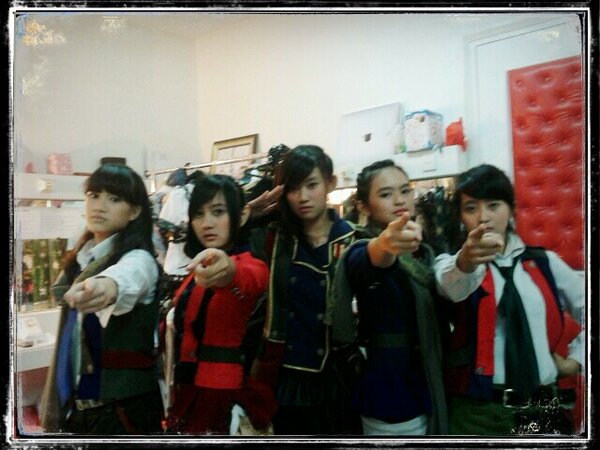 Lirik Lagu JKT48 Kagami no Naka no Jean Da Arc Kunci