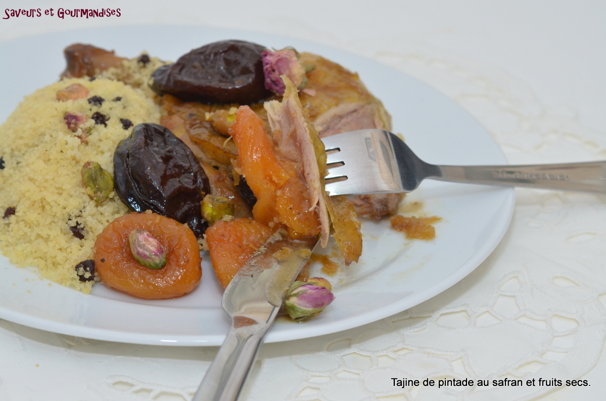 Saveurs et Gourmandises Tajine de pintade au safran et aux fruits secs.