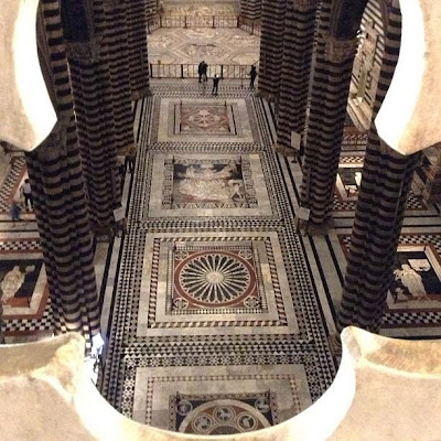 Pavimento Duomo di Siena visto dalla Porta del Cielo