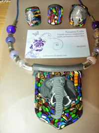 Anelli e collana con murrina raffigurante un elefante