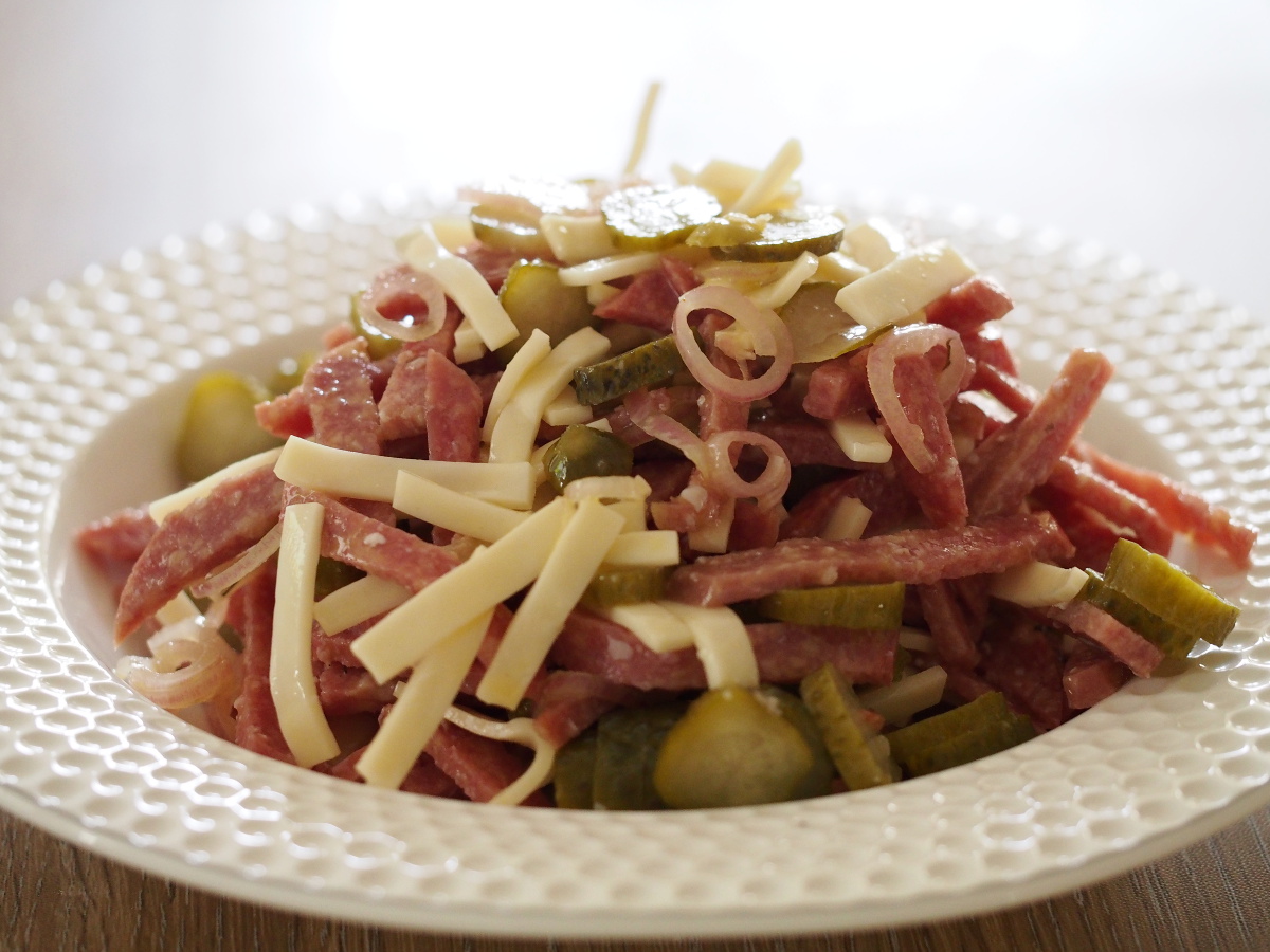 Wurstsalat mit Salami und Käse (3 Portionen)