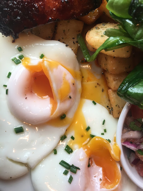 Perfect fried eggs at The Bristolian in Bristol 