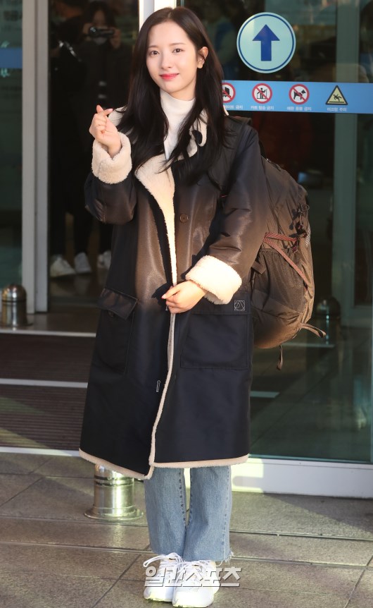 정법촬영.. 인천공항 출국하는 우주소녀 보나.jpg | 인스티즈