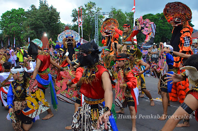 Trenggalek Ethnic Carnival Pertegas Kearifan Budaya Lokal di Bumi Menaksopal