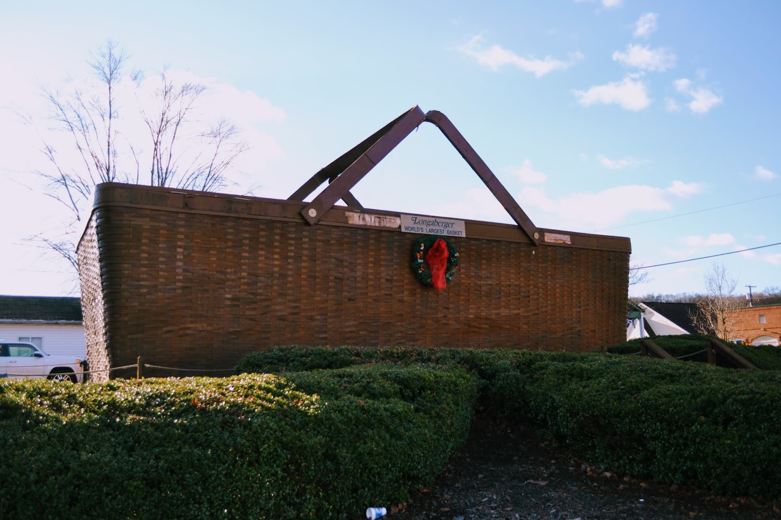 Live free or die Придорожні цікавинки Найбільший у світі кошик