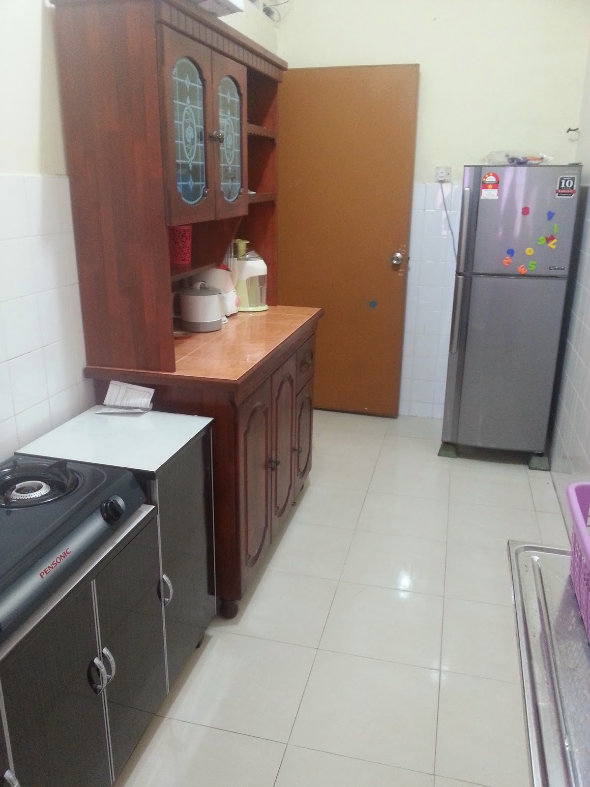 Tentang Hidup Deko Rumah Sewa Dapur Kecil Je Muat La Nak Letak Yang Asas Gas Pinggan Mangkuk Semua Dah Ada Periuk Kuali Cerek Tak Da Lagi Haha