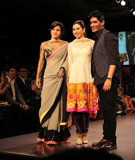 Priyanka, Kajol & Karishma's Sizzling walk on the ramp of Lakme Fashion Week 
