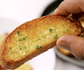 how to make garlic bread at home in oven