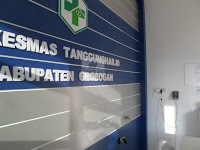 Meja Pendaftaran Puskesmas - Furniture Kantor Semarang - Backdrop Panel Huruf Timbul Nama Perusahaan