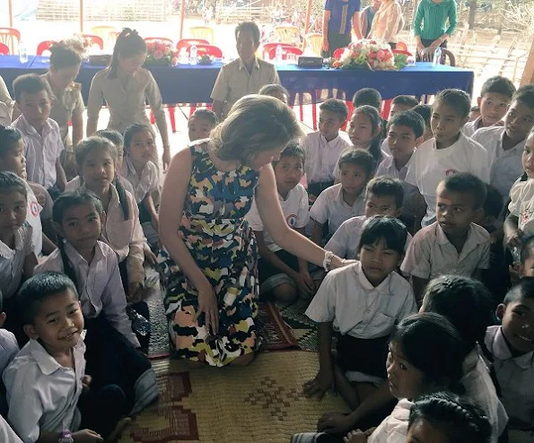 Queen Mathilde visited the Vat Phou temple south of Pakse. Queen Mathilde in a new colourfur print dress on the final day in Laos