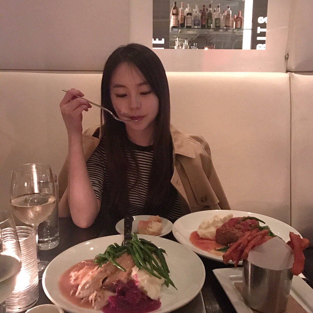 sohee greets fans with her photos from new york sohee greets fans with her photos from new york
