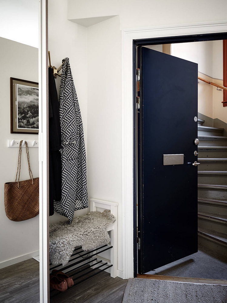 Off The Grid: 'The Hut' In The Woods Of Ohio